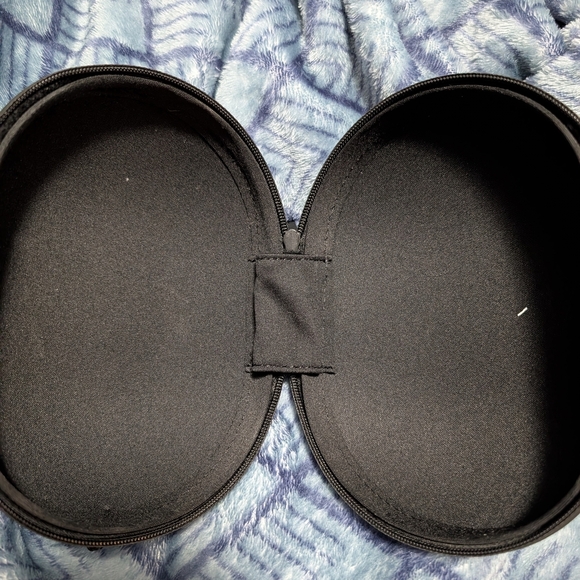 Beats Black Hard-Shell Headphone Case (EUC) - Picture 7 of 7